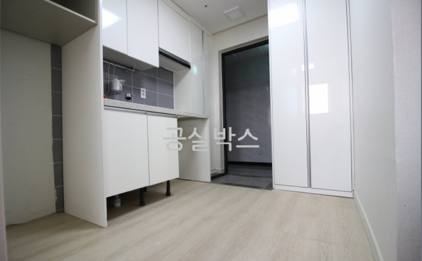 수원역 도보5분,  대로변으로 교통 양호, 엘베, 주차 가능