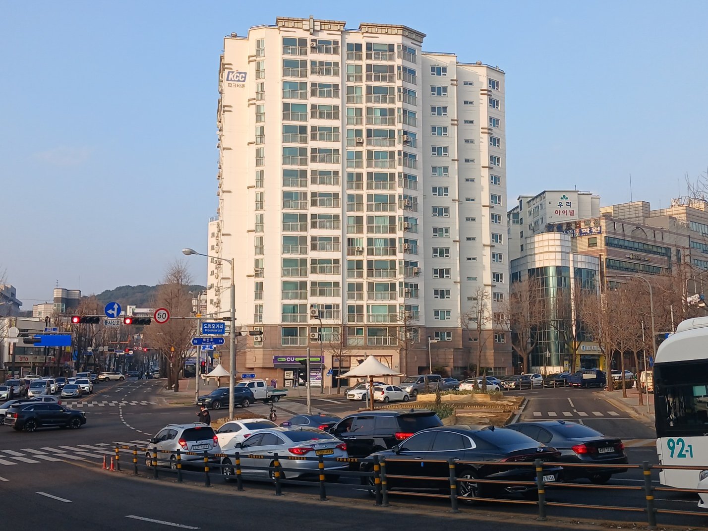 초품아, 준신축, 100% 지하주차장, 옥외공간 쾌적, 커뮤니티시설 이용 편리, 교통편리, 역세권